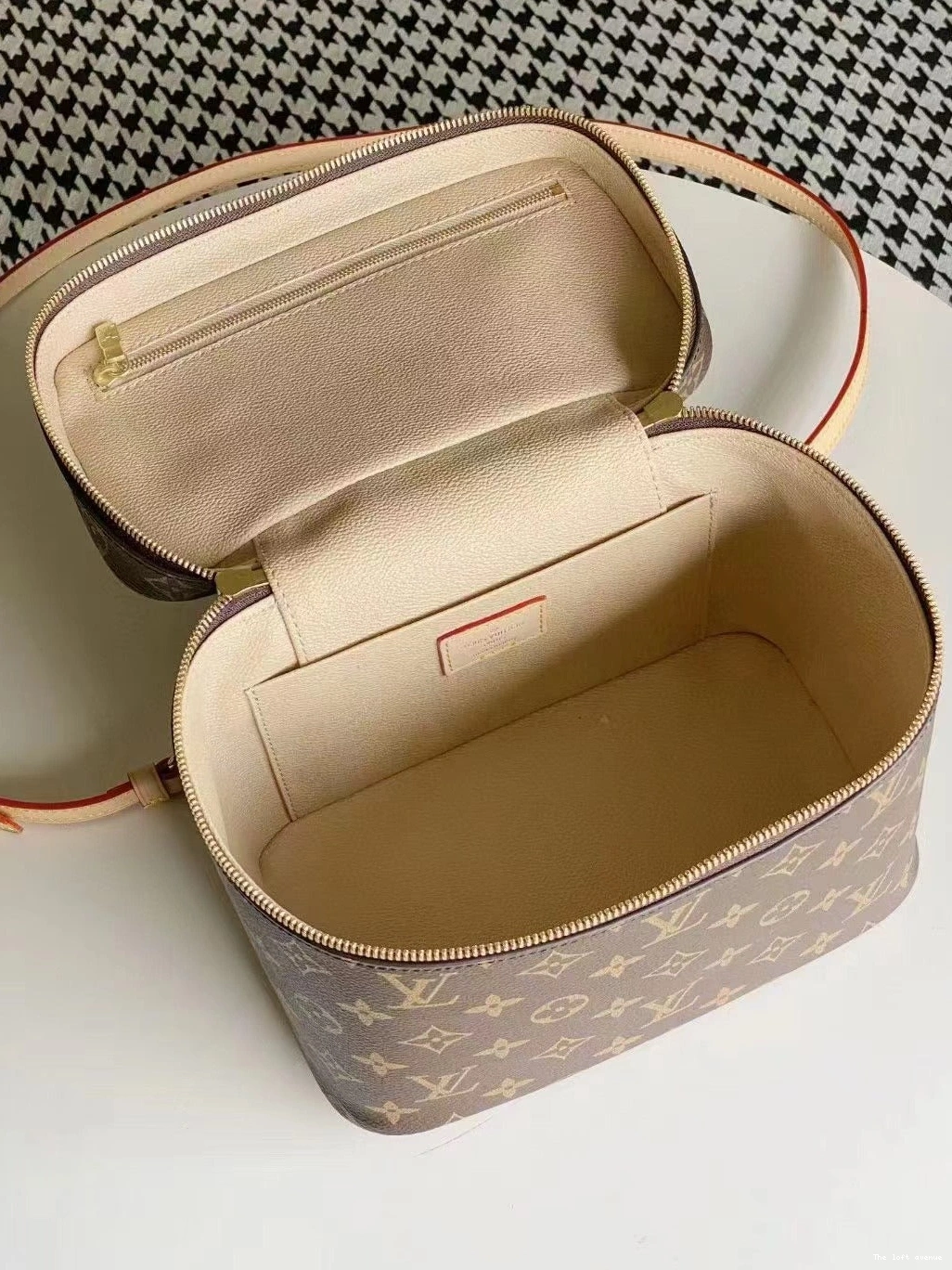 LV MAKE VANITY UP BAG CUSTOM 0712